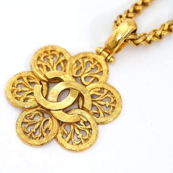 CHANEL CC Logo Flower Filigree Round Necklace 31&#034; Gold Tone 95A Auth w/Box - Picture 4 of 9